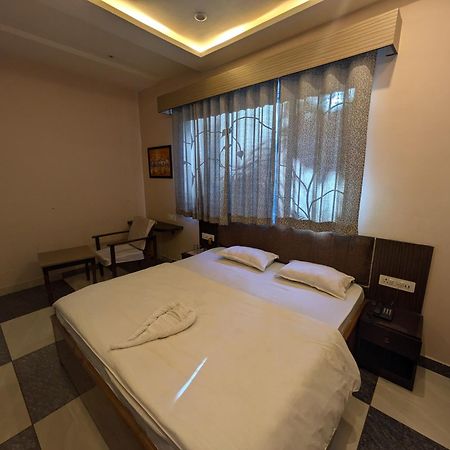 Kishori Vatika Hotel Ramnagar  Exterior foto