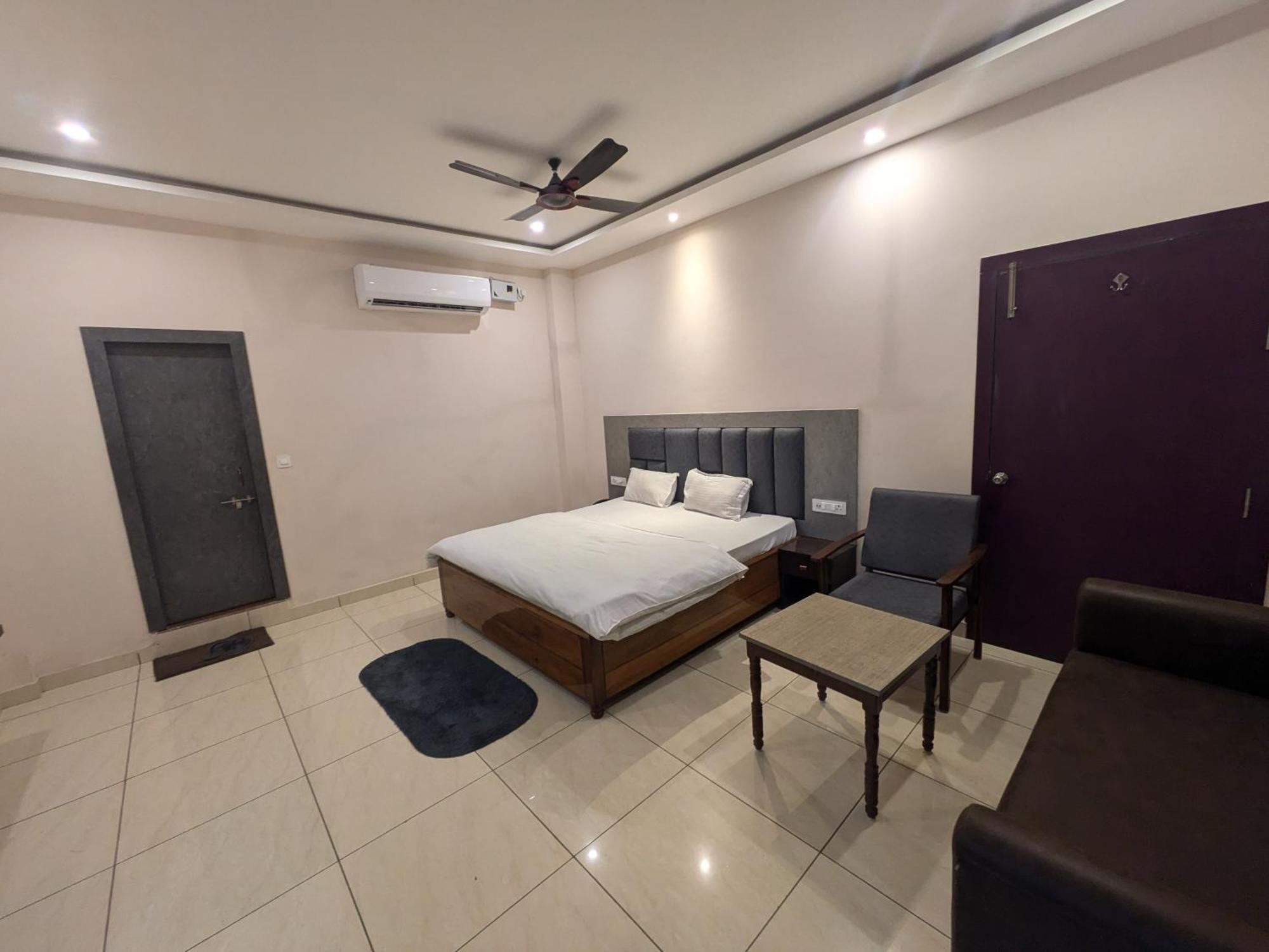 Kishori Vatika Hotel Ramnagar  Exterior foto