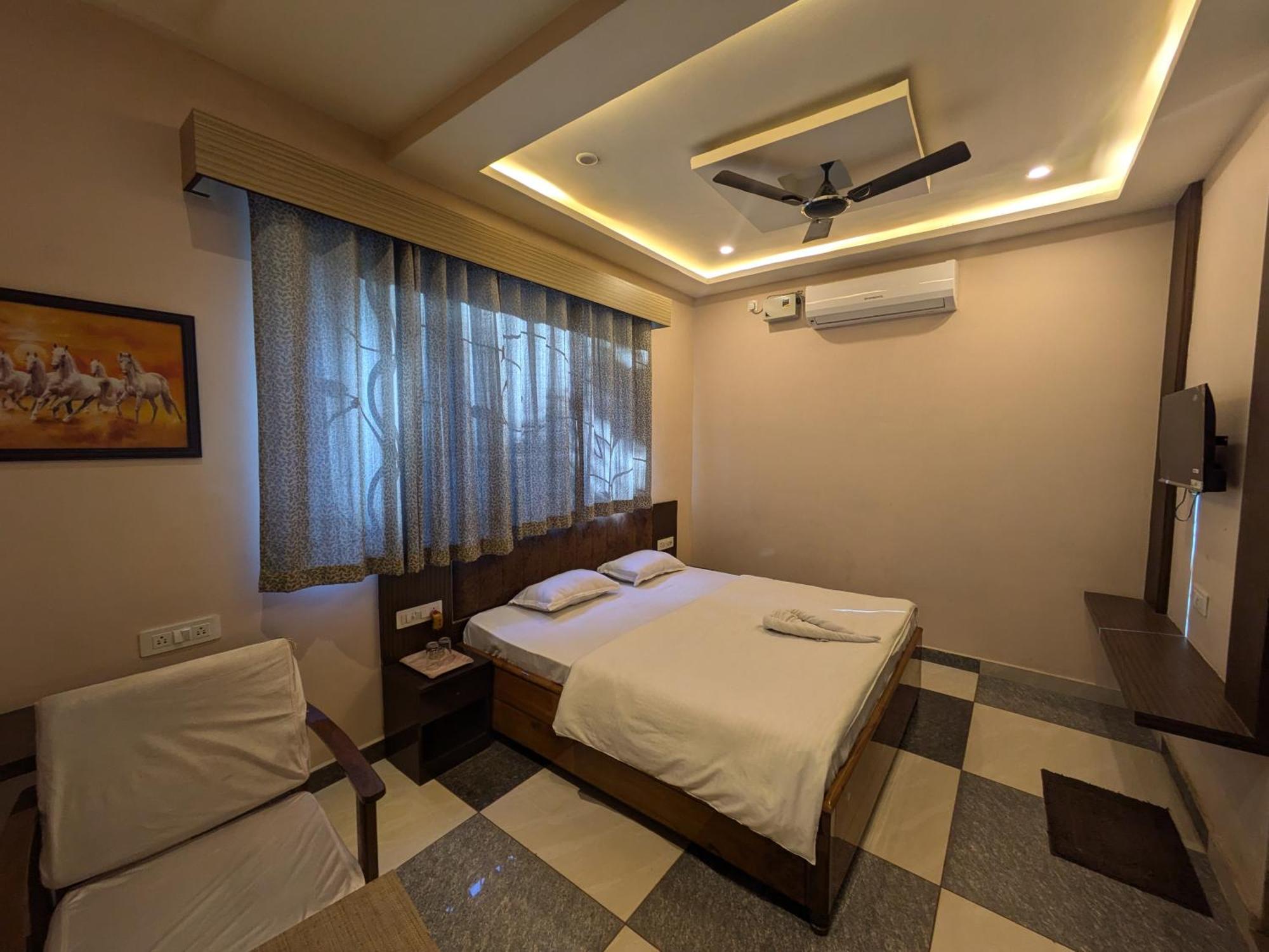 Kishori Vatika Hotel Ramnagar  Exterior foto
