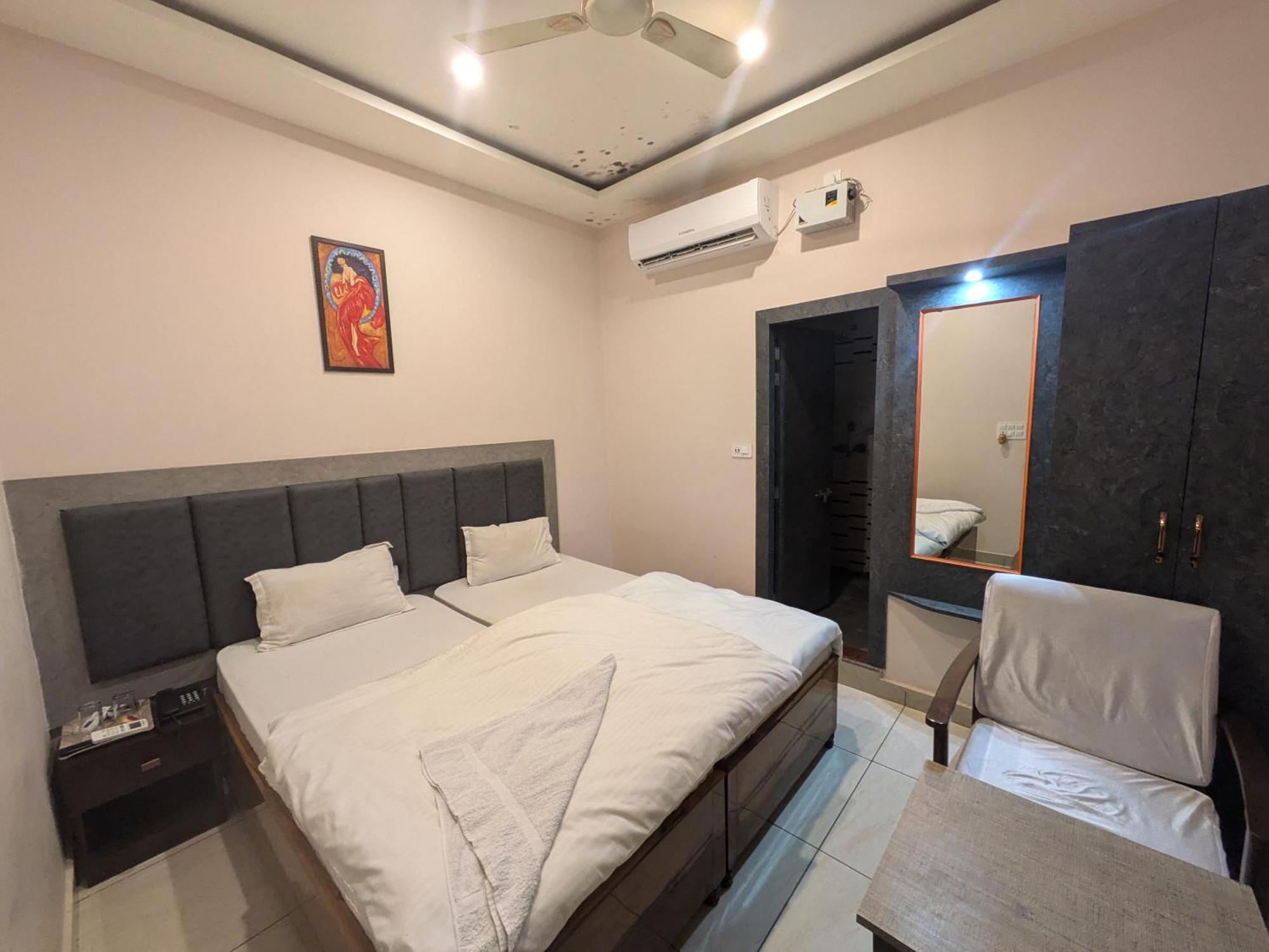 Kishori Vatika Hotel Ramnagar  Exterior foto