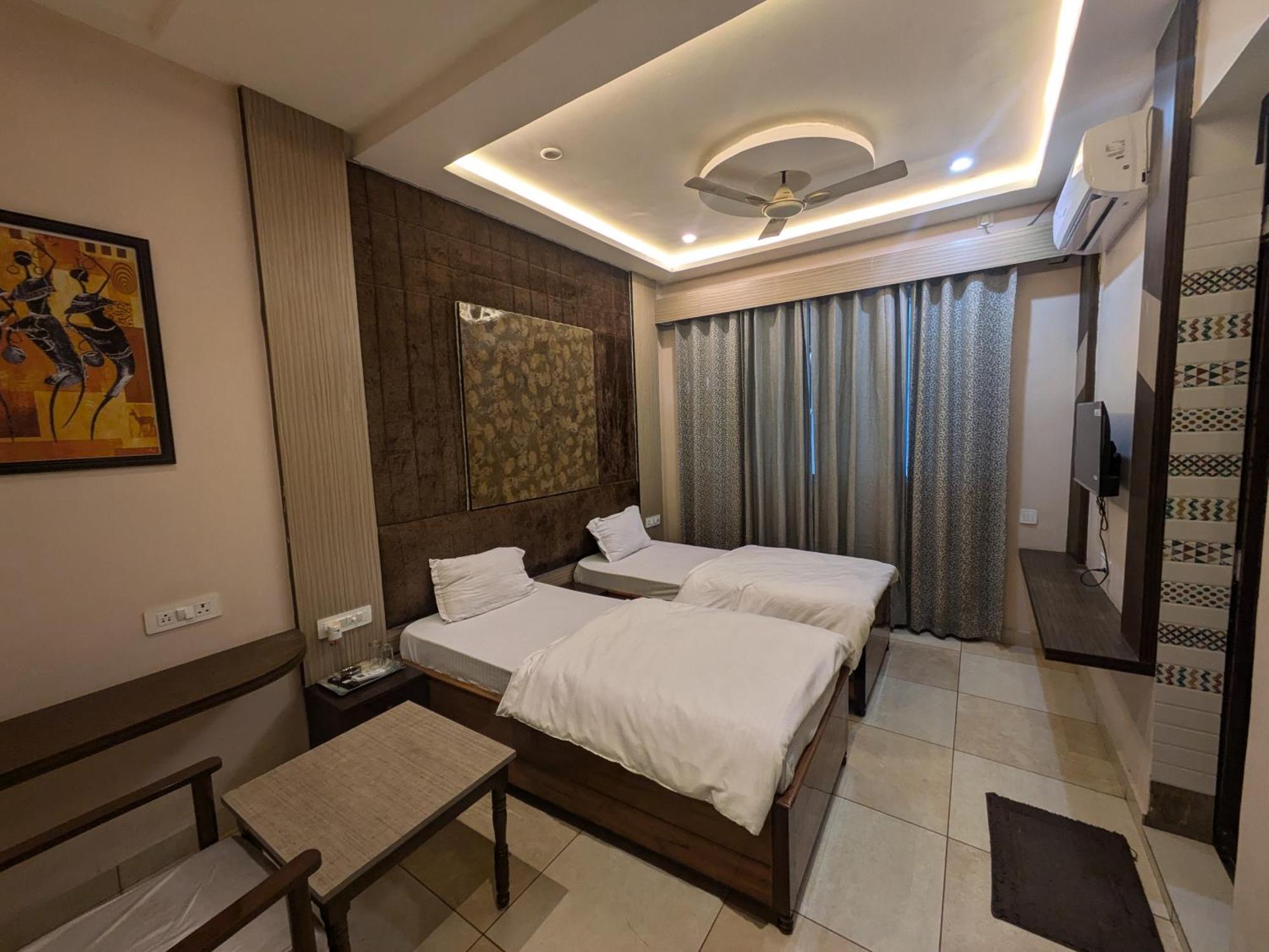 Kishori Vatika Hotel Ramnagar  Exterior foto