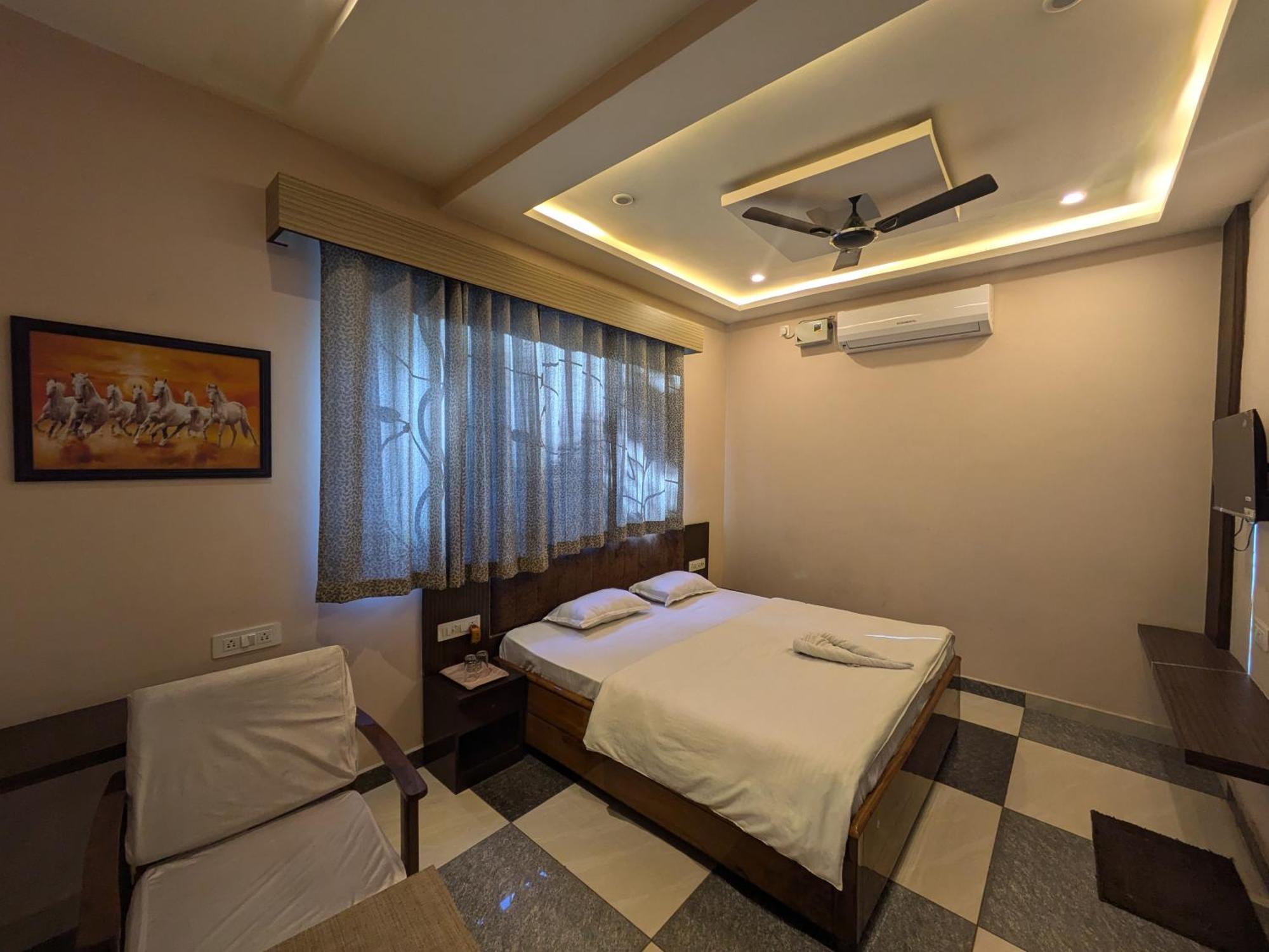 Kishori Vatika Hotel Ramnagar  Exterior foto