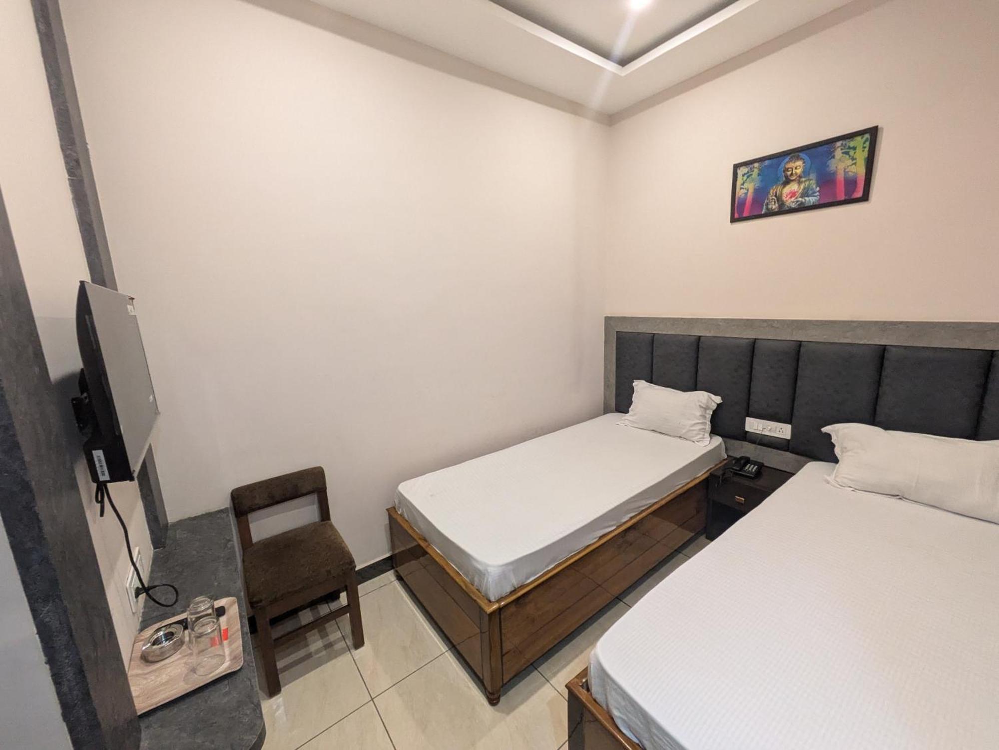 Kishori Vatika Hotel Ramnagar  Exterior foto