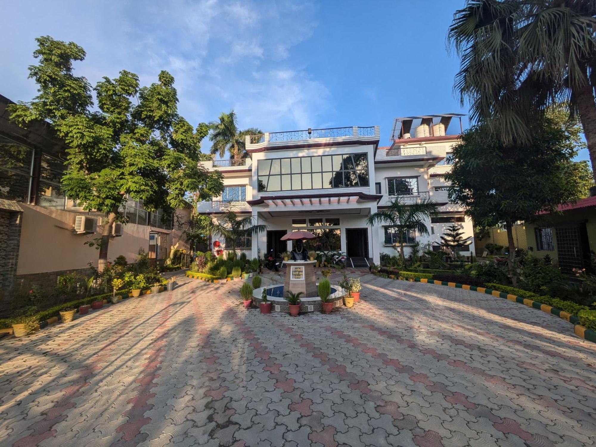 Kishori Vatika Hotel Ramnagar  Exterior foto